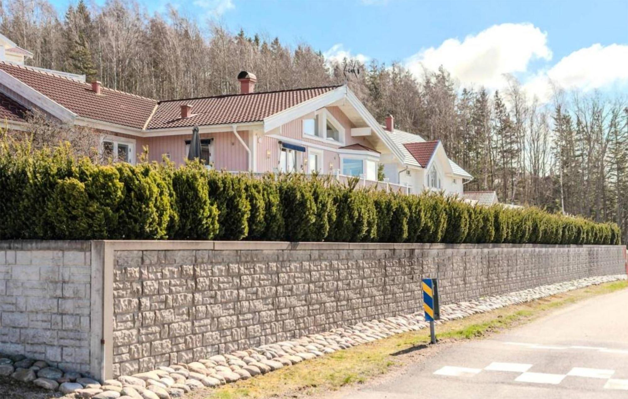 2 Bedroom Lovely Home In Uddevalla Exterior photo